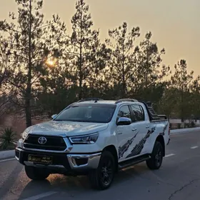 Toyota Hilux 2023