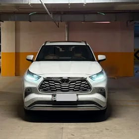 Toyota Highlander 2021