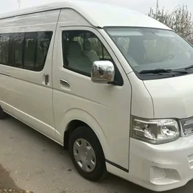 Toyota Hiace 2013