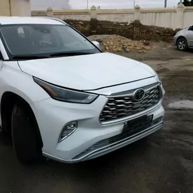 Toyota Highlander 2021