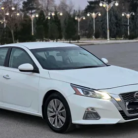 Nissan Altima 2021