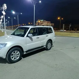 Mitsubishi Pajero 2014