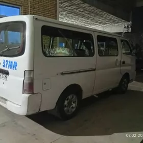 Nissan Urvan 2004