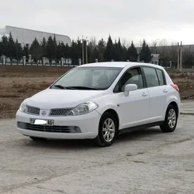Nissan Tiida 2007