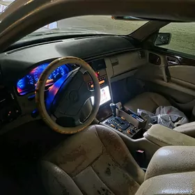 Mercedes-Benz E320 1998