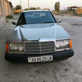 Mercedes-Benz E320 1988