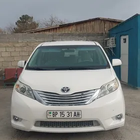 Toyota Sienna 2011