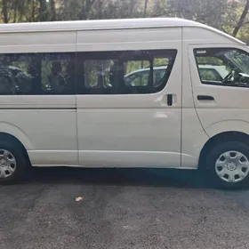 Toyota Hiace 2017