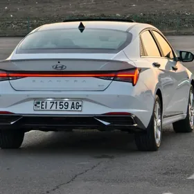 Hyundai Elantra 2024