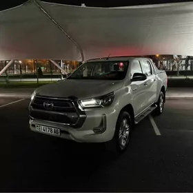 Toyota Hilux 2022