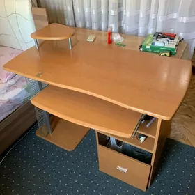 стол для компьютера