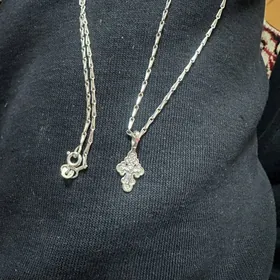 серебряная цепочка с крестиком