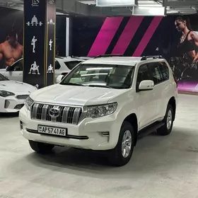 Toyota Land Cruiser Prado 2023