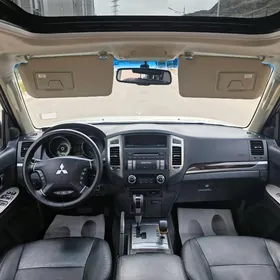 Mitsubishi Pajero 2015