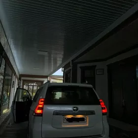 Toyota Land Cruiser Prado 2023