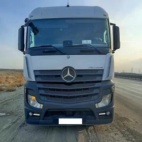 Mercedes-Benz ACTROS 3331 2015