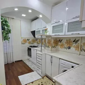 Срочно 10 мкр 1 этаж 3 комнаты