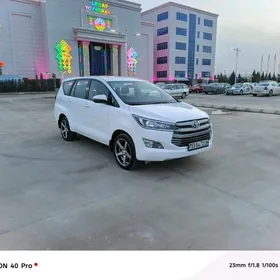 Toyota Innova 2021