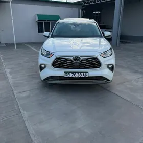 Toyota Highlander 2021