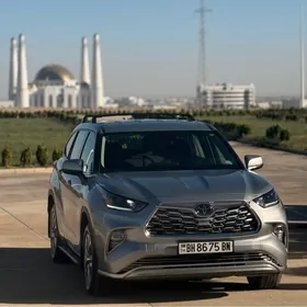 Toyota Highlander 2021