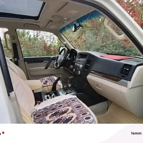 Mitsubishi Pajero 2010