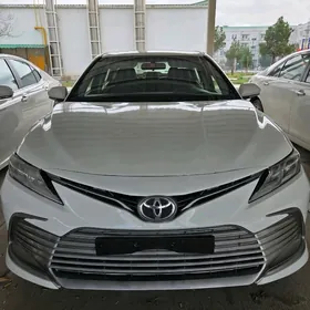 Toyota Camry 2021