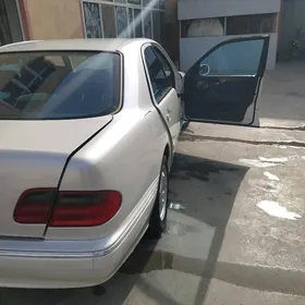Mercedes-Benz E320 2000