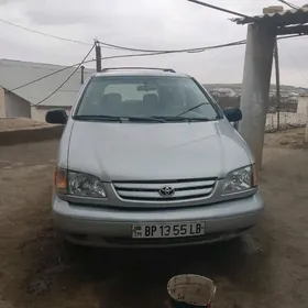 Toyota Sienna 2002