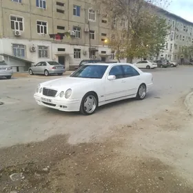 Mercedes-Benz E320 2001