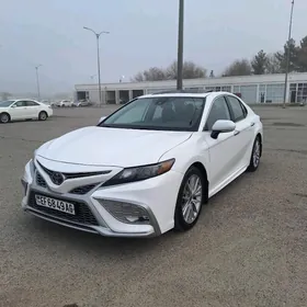 Toyota Camry 2021