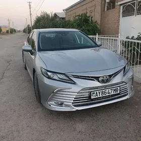 Toyota Camry 2021