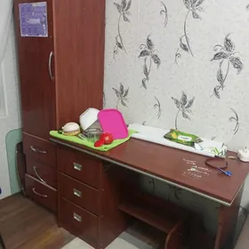 Компьютерный стол с пеналом