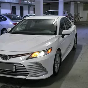 Toyota Camry 2021