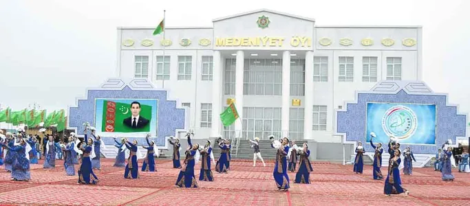 2025-nji ýylyň iň gowy etrabyna $1 mln pul baýragy dabaraly ýagdaýda gowşuryldy