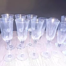 Stakan sampanski ucin