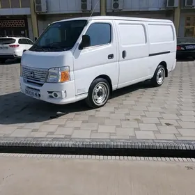 Nissan Urvan 2009