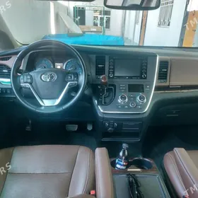 Toyota Sienna 2018