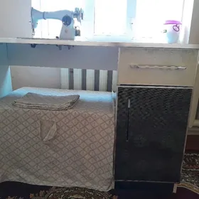 Tikin masynyn asagyndaky stol