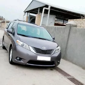Toyota Sienna 2011
