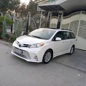 Toyota Sienna 2020