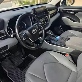 Toyota Highlander 2021