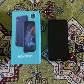 Honor 8s