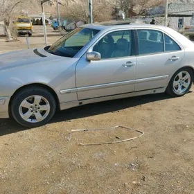 Mercedes-Benz E320 2001