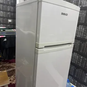 продается  холодильник беко