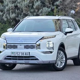 Mitsubishi Outlander 2023