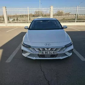 Hyundai Elantra 2025