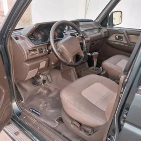 Mitsubishi Montero 1995