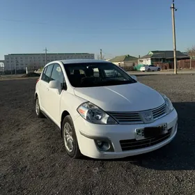 Nissan Versa 2011
