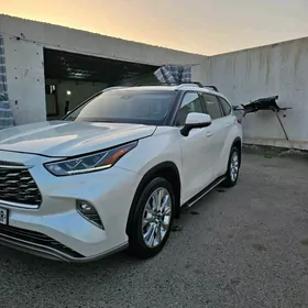 Toyota Highlander 2023