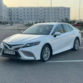 Toyota Camry 2021